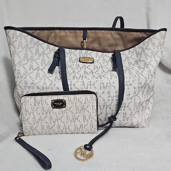 Michael Kors Handbags - Michael Kors Cream and Navy Tote with Wallet